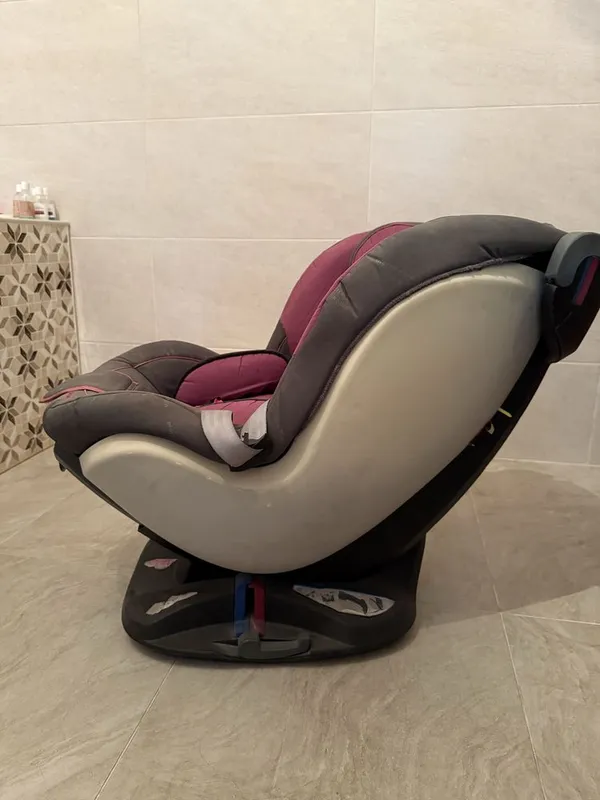 Продам автокресло кокон фирмы Pierre cardin paris