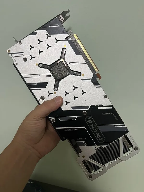 Sapphire Nirto+ RX 5700 XT 8gb идеал 1