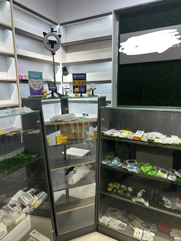 Vitrina po'lka sotiladi