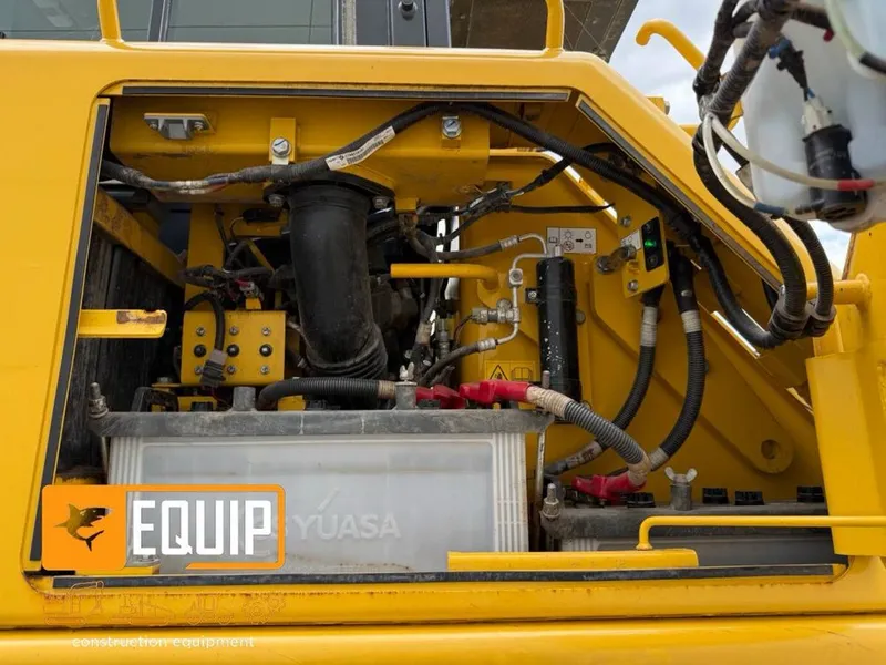Komatsu D155AX-8 бульдозер — фото 4