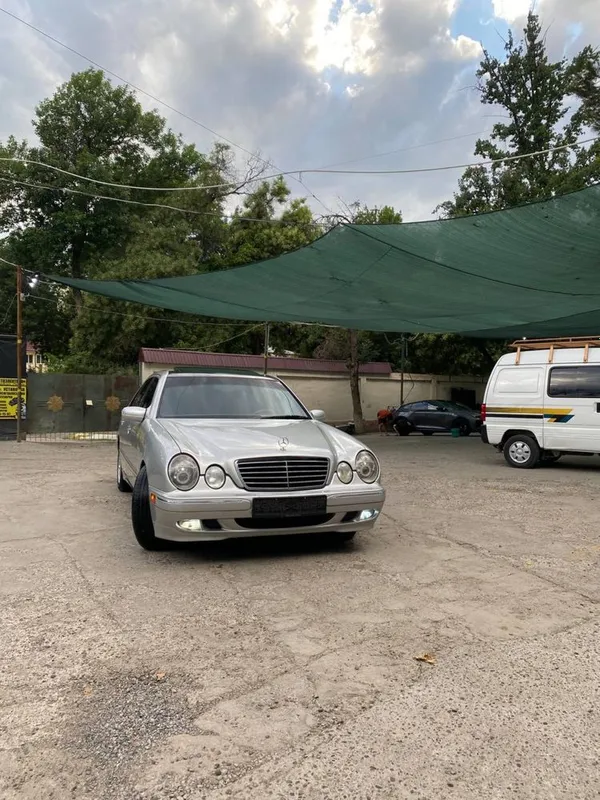 Mercedes 210 Avantgarde