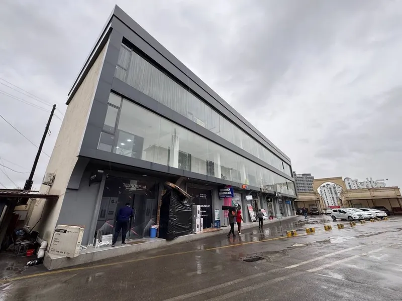 УРАГАН ВАРИАНТ Продаётся Здание ВДОЛЬ ДОРОГИ 1450м2 - Лабзак-Малика — фото 1