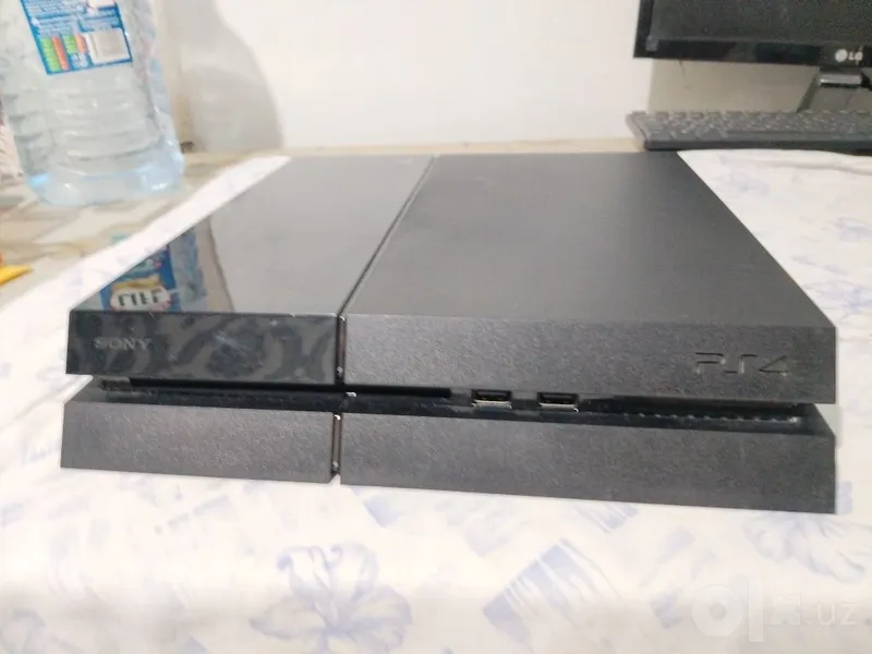 PlayStation 4 o'yinlari bilan 3 PlayStation 4 o'yinlari bilan 3