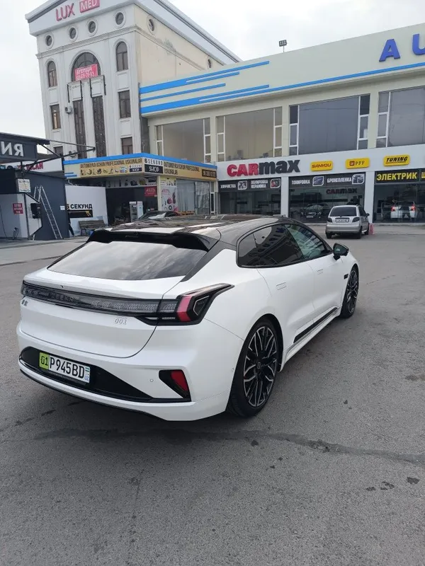 Zeekr 001 You pozitsiya 1