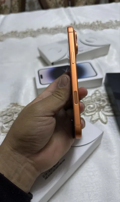 iPhone 17 Pro Max, 256 ГБ, батарея 98%, одна SIM-карта 3 iPhone 17 Pro Max, 256 ГБ, батарея 98%, одна SIM-карта 3