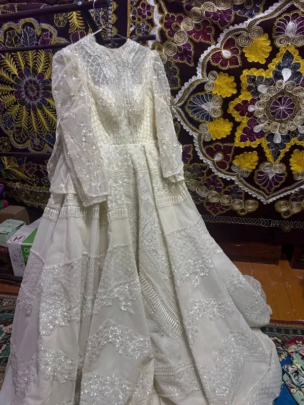 IVORY цвет, стандартные размеры, со шлейфом, сделаю скидку 2