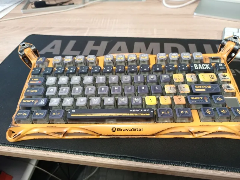Gravastar klaviatura. Mercury k1 pro . Battle-worn Yellow