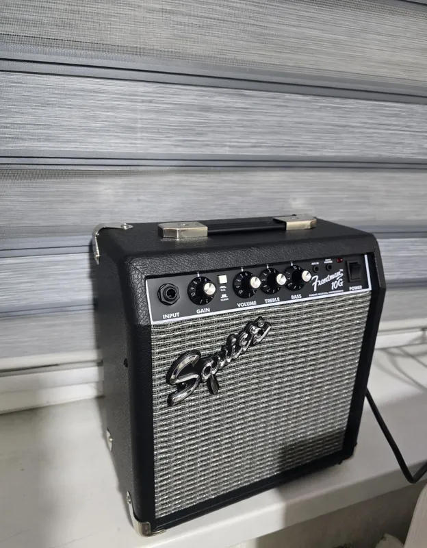 Комбоусилитель Fender Frontman 10 Комбоусилитель Fender Frontman 10