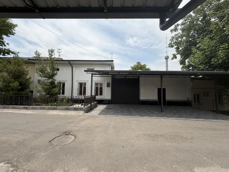 Bodomzorda 6 sotihli hovli. Remontlari bn. 2