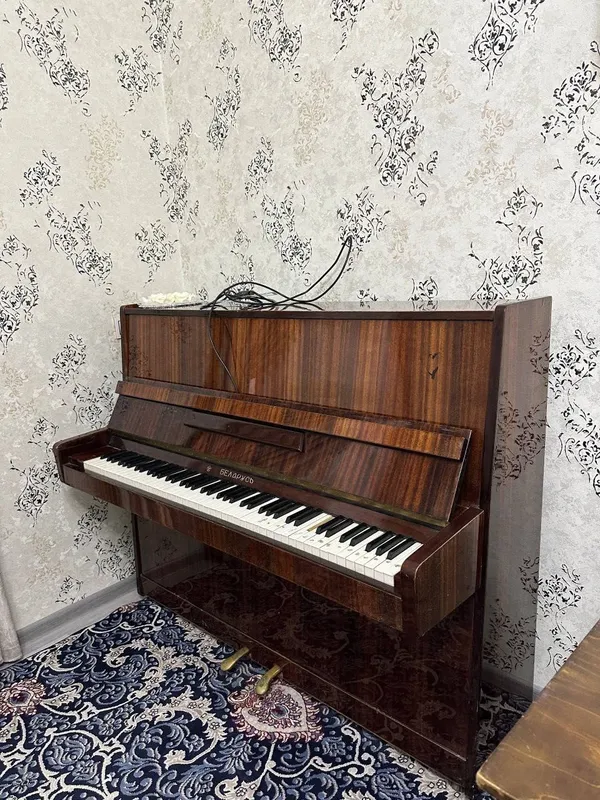 Belarus akustik pianino