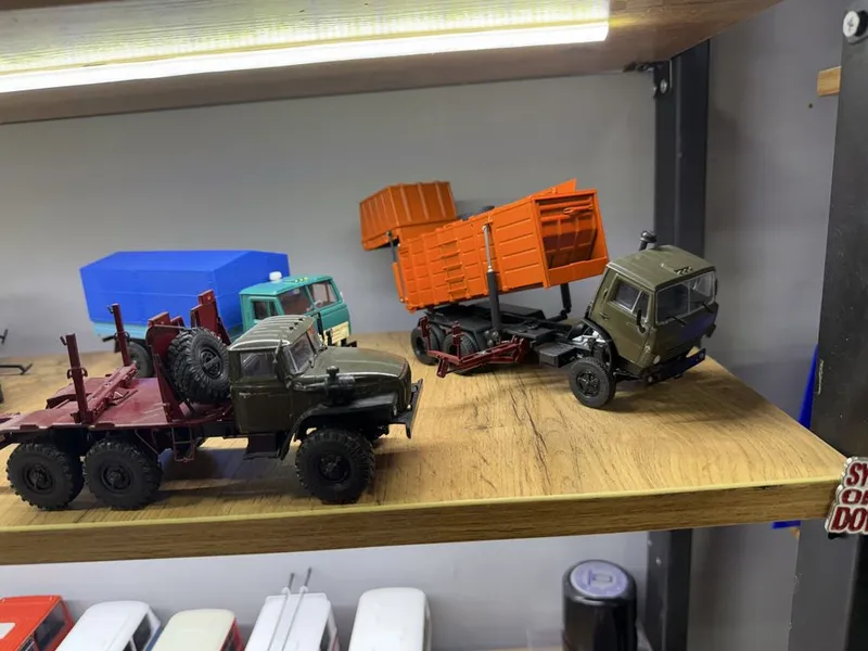 SSSR 1:43 kolleksion yuk mashinasi modellari 1