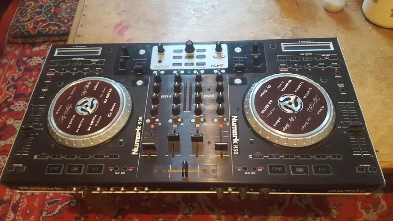 DJ контроллер для начинающих и профи — фото 1