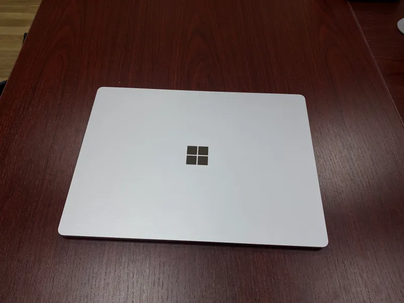 Micrasoft Surface Laptop 4 8