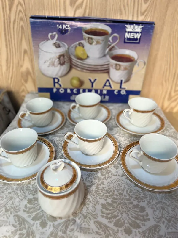 Фарфоровый иранский чайный сервиз Royal Porcelain.