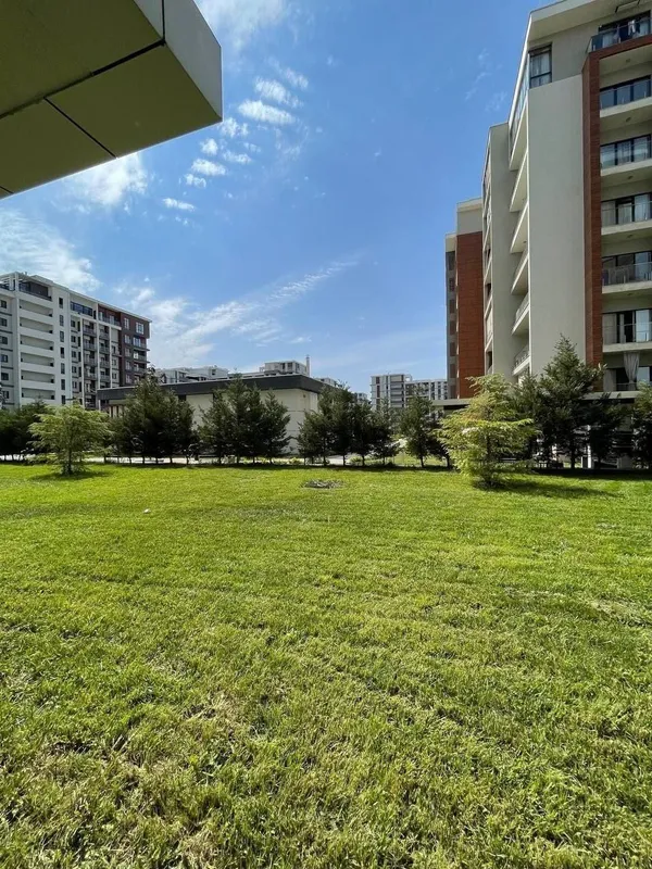 Продаётся 1-комнатная квартира в ЖК Gardens с эксклюзивным ремонтом и террасой 30 м² 3