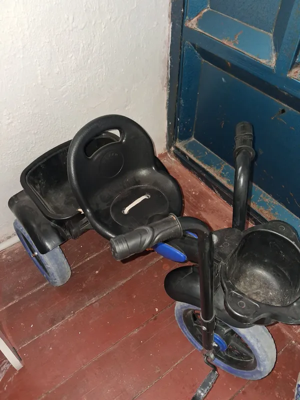 bolalar uchun 3 oyoqli velikcha sotiladi