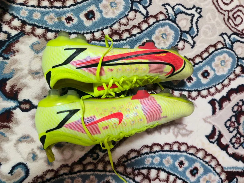 Бутсы Nike Mercurial 4 Бутсы Nike Mercurial 4