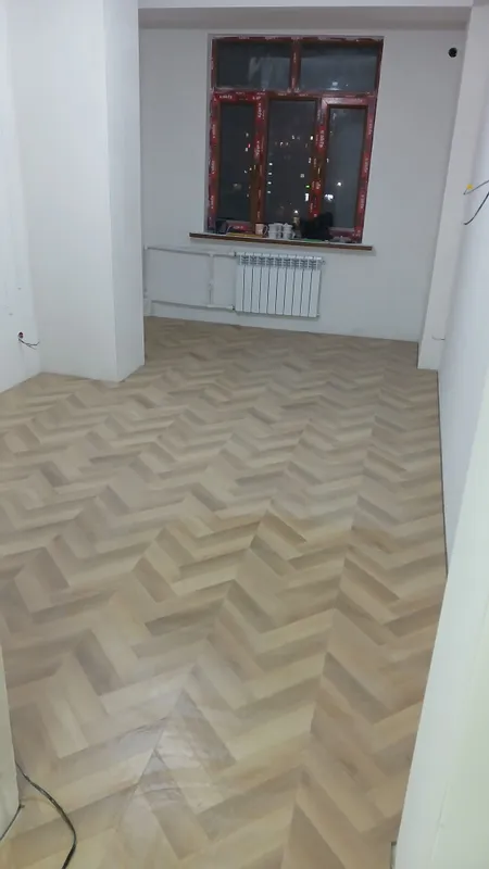 Laminat va linoleum yotqizamiz. Shiftga plastik panel. 1
