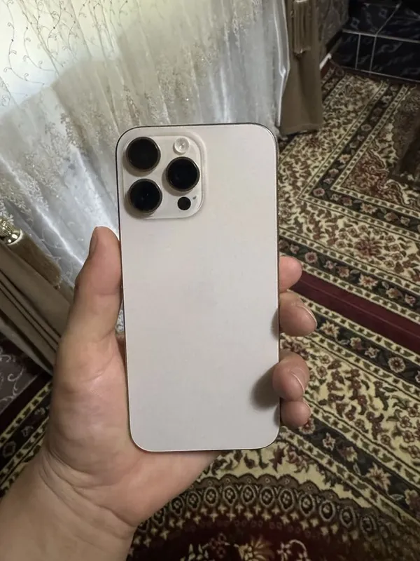 iPhone 16 pro max gold titanun 5 iPhone 16 pro max gold titanun 5