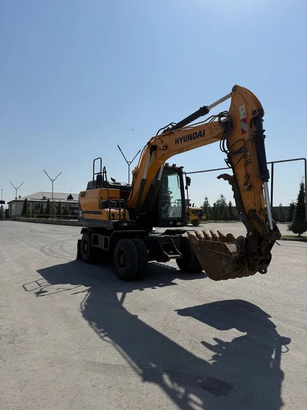 колесный экскаватор Hyundai HW145 2