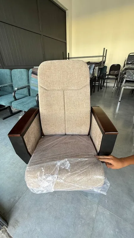 “Yangi auditoriya kreslolari — maktab, institut va ofislar uchun ideal 3