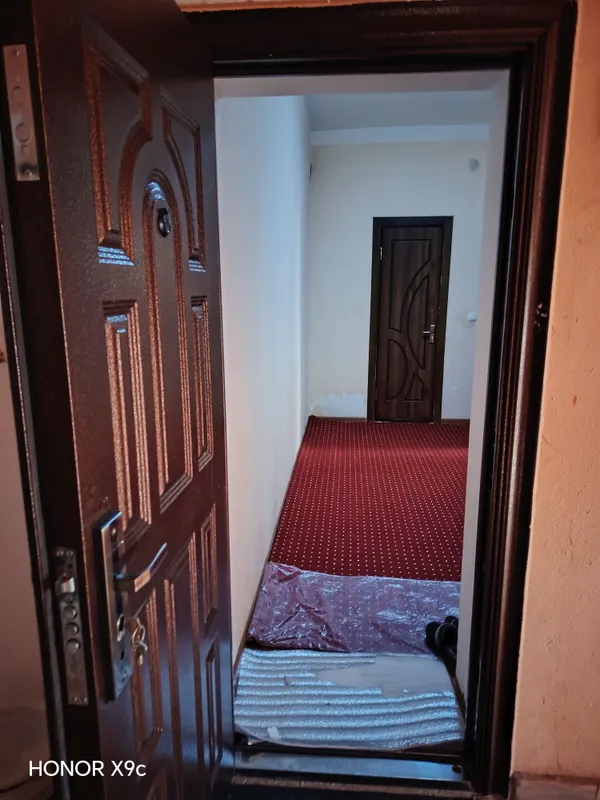 Yangi dom Juda ham yaxshi joyda, joylashgan.Yonida Grand Sarbon hotel