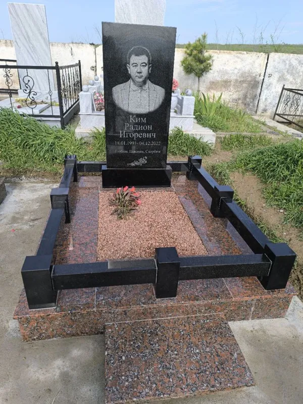 ПАМЯТНИКИ И НАВЕСЫ на Кареском кладбище — фото 3