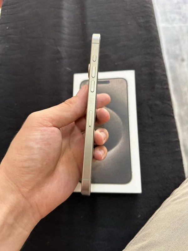 Iphone 15 pro max sotiladii 3
