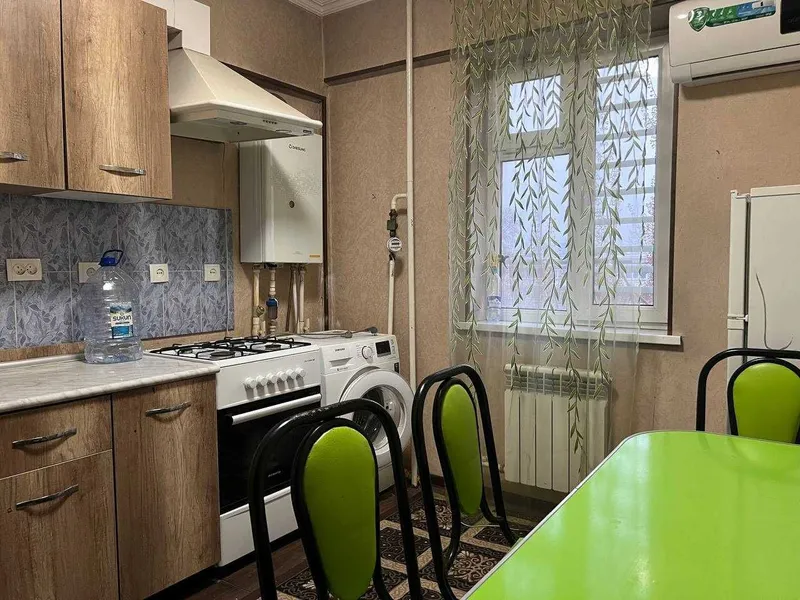 Yangi bozor va ECO park (sobiq tenesniy k)oralig'ida kvartira sotiladi 10