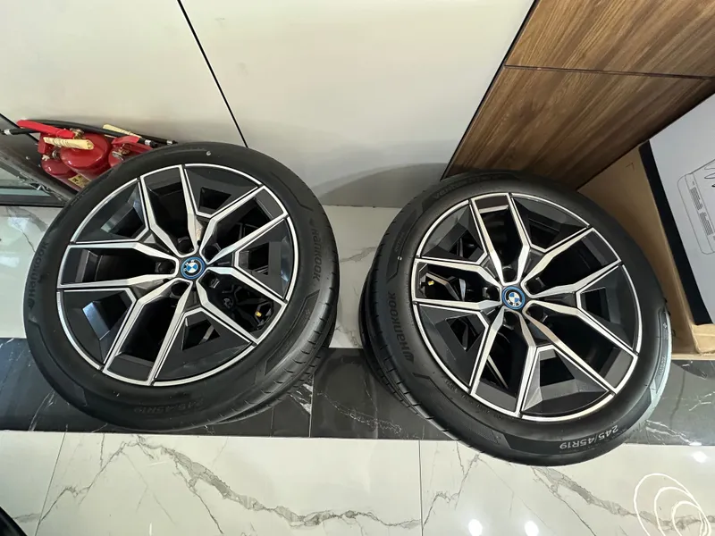 BMW i5 40L M sport — фото 7