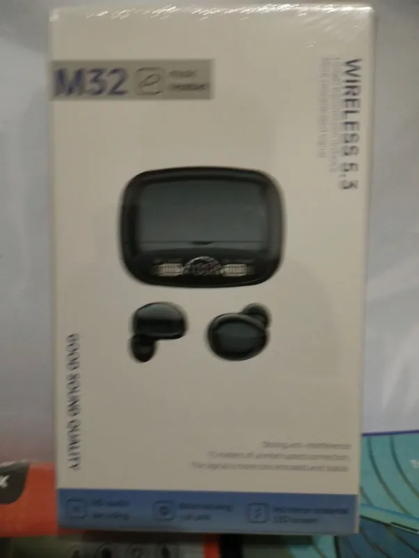 M32 naushnik simsiz aloqa bor