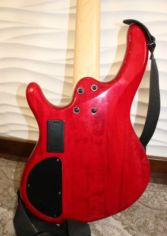 Cort bas-gitarasi, 5 torli + g‘ilof va kabel, deyarli yangi 5 Cort bas-gitarasi, 5 torli + g‘ilof va kabel, deyarli yangi 5