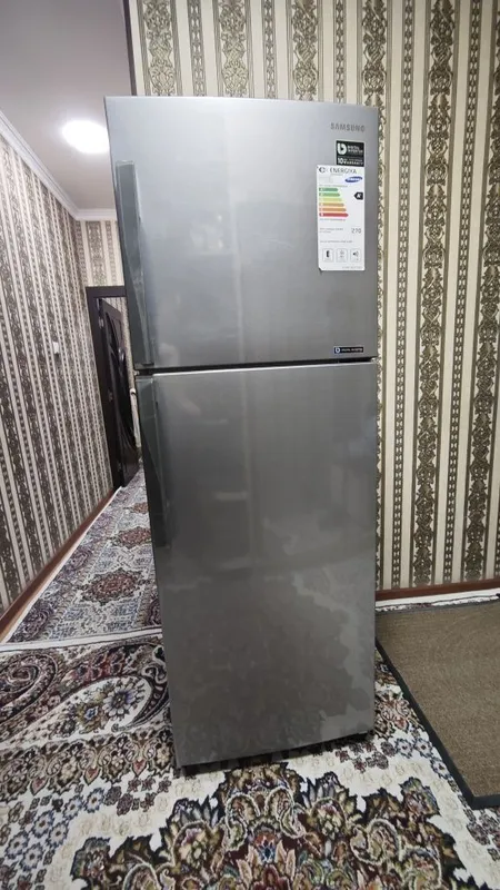 Продаю холодильник Samsung (воздушное охлаждение ). 2