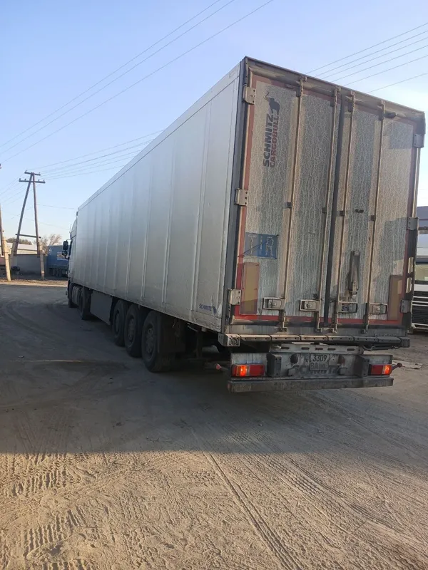 DAF 460, 2012 y, Schmitz SLX300, 2010 y 3 DAF 460, 2012 y, Schmitz SLX300, 2010 y 3