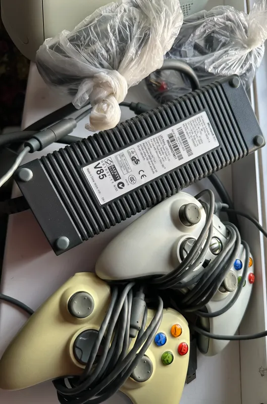 Продаю игровую приставку Xbox 360(модель Fat) 3 Продаю игровую приставку Xbox 360(модель Fat) 3