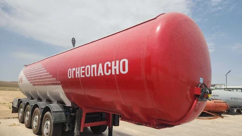Полуприцеп газовоз 48-45кб 4