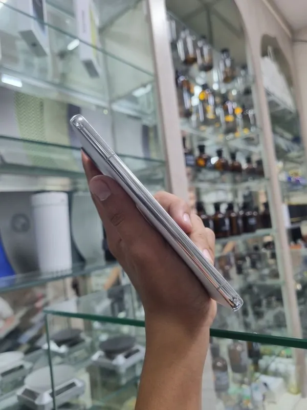 Samsung galaxy S22 6