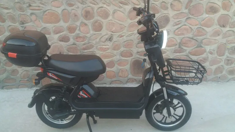 Скутер JK DEMANSH продаётся, с 5 аккумуляторами 3