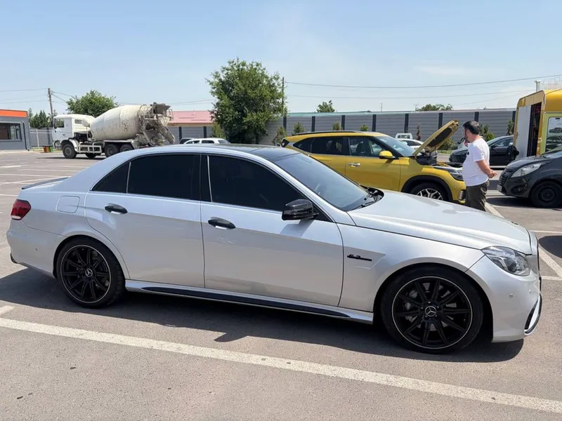 W212 6.3 amg arginal mator ketganda 5.5 qoylgan 4 W212 6.3 amg arginal mator ketganda 5.5 qoylgan 4