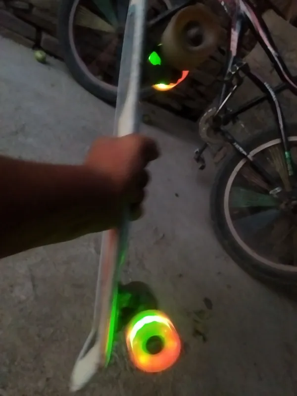 skert bor 4 gʻildrak rangli yonadi tunda chiroyli 3