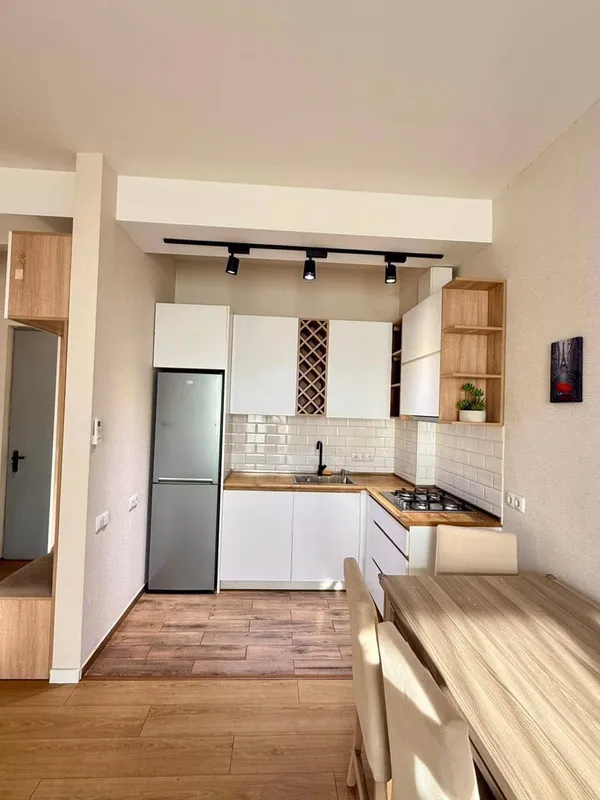 Срочно сдаю уютную 2х ком кв-ру 4/10 ЖК Yakkasaroy city ул.Бобура А1 — фото 3