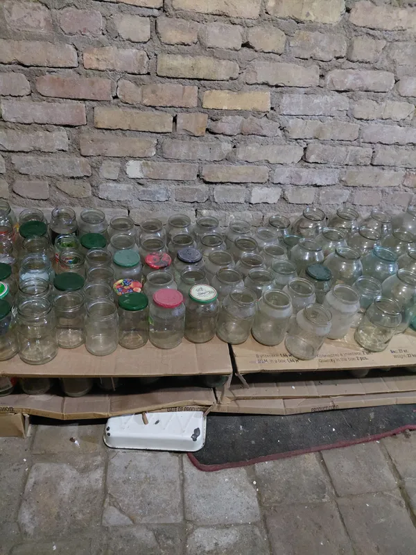 продам 1 литровый банки срочно не новий но чистая продам 1 литровый банки срочно не новий но чистая