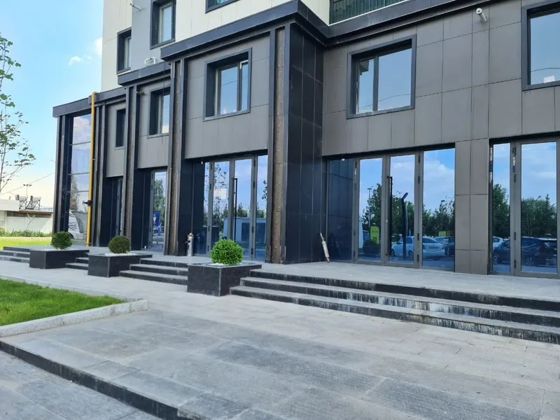 Сдаётся коммерческое помещение 232 м² / по 116 м² на 1 и 2 этаже