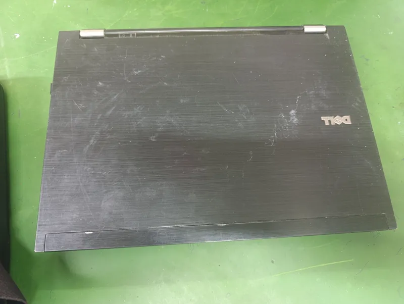 Nootbook sotiladi