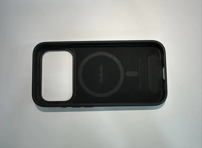 Pitaka Aramid UltraGuard case for 17 pro max 2