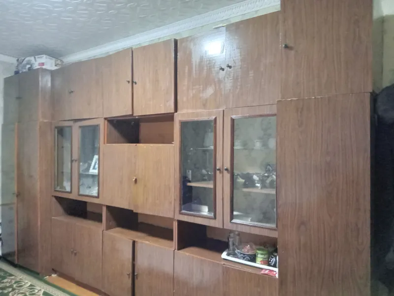 Стенка мебель, состояние старое, но хорошо сохранена