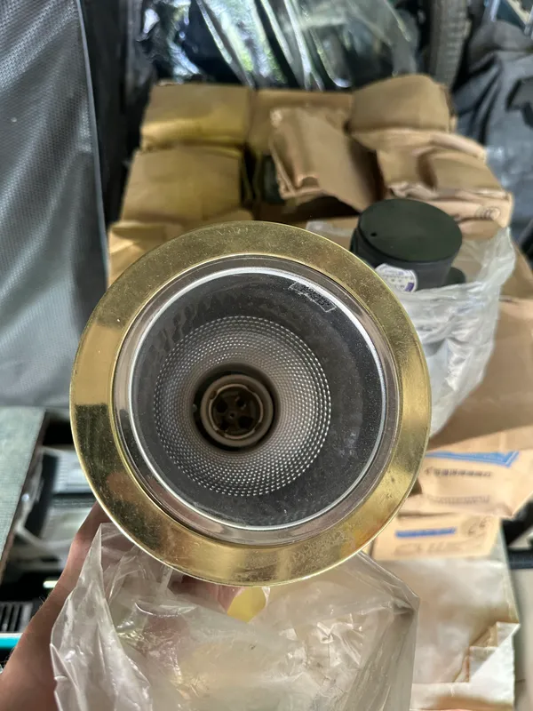 Lampa svetilnik yangi srochniy Lampa svetilnik yangi srochniy