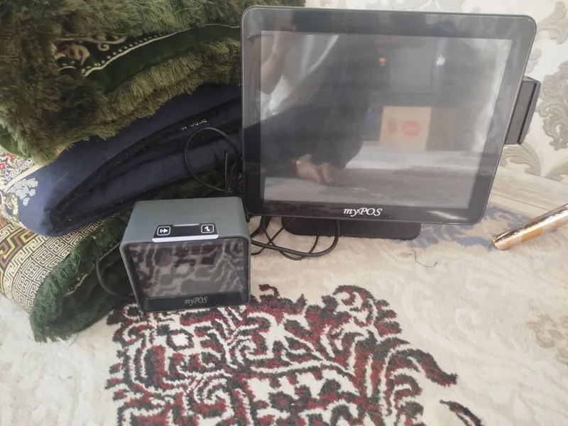 Kassa monitor sotiladi