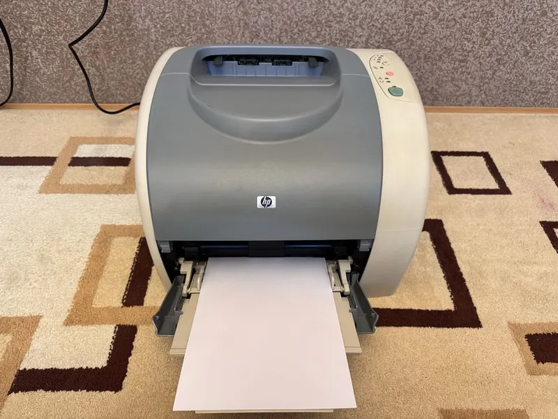 Продаётся лазерный Принтер HP Color LaserJet 1500L 2