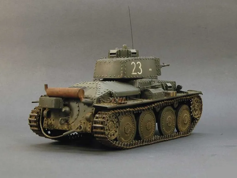 Сборная модель-Германский танк Pz.Kpfw 38(t) Ausf A-D-G "PRAGA" 1:35 — фото 3